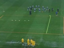 Aspecto de las afectaciones en la cancha del estadio Akron. SUN / C. Mendoza