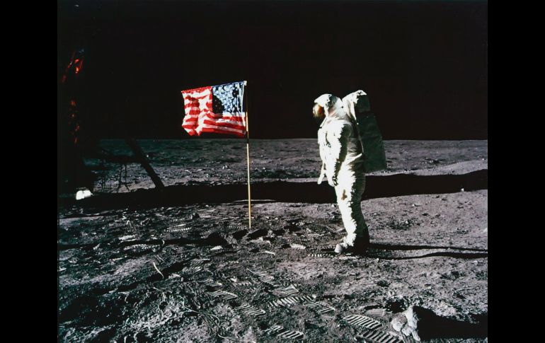 Símbolo. El astronauta estadounidense “Buzz” Aldrin, nuevamente inmortalizado al saludar a su bandera en la superficie lunar durante la misión del Apollo 11.