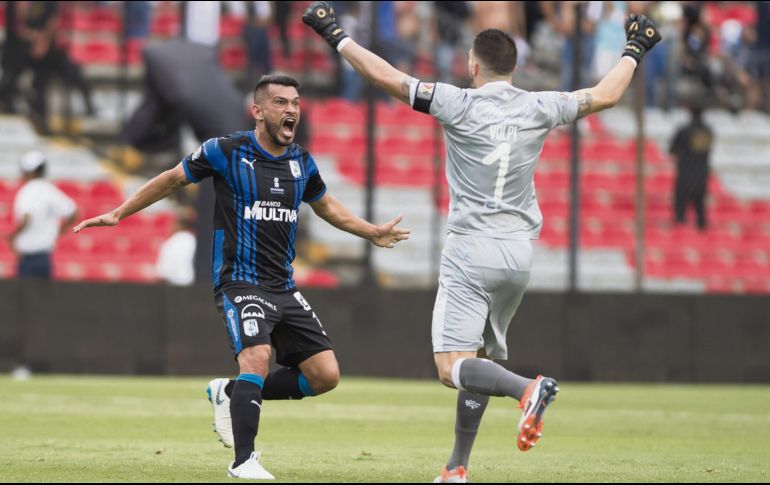 Festejo. Daniel Villalba (izquierda) celebra con su compañero Tiago Volpi. MEXSPORT