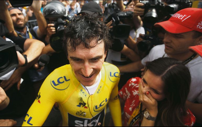 Emotivo. “La última vez que lloré fue el día de mi boda”, dijo Geraint Thomas, quien celebra con su esposa Sarah Elen Thomas. EFE