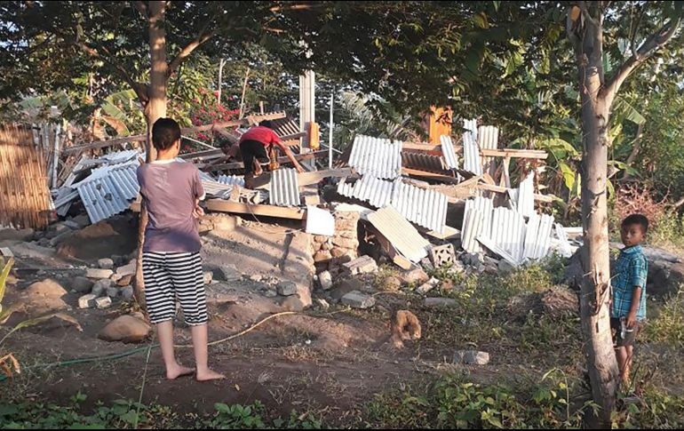 El terremoto se sintió unos diez segundos en Lombok, donde provocó escenas de pánico mientras residentes abandonaban sus hogares. AFP