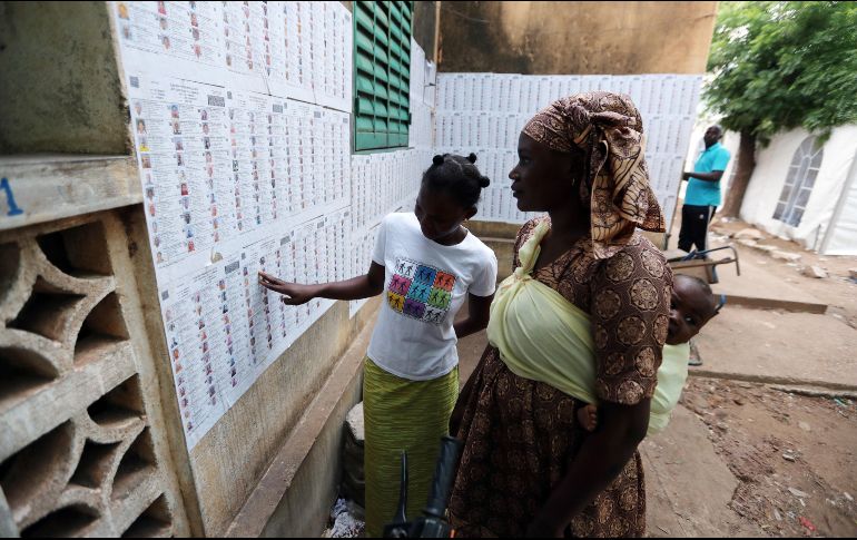Más de 8.4 millones de electores están llamados a votar. EFE/M. Messara