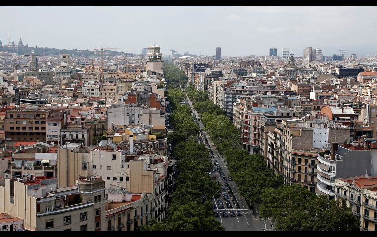 Taxistas bloquean la Gran Vía en Barcelona, España, como parte de una huelga indefinida en protesta contra los servicios de aplicaciones como Uber y Cabify. AP/M. Fernández