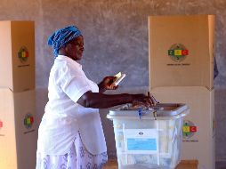 La jornada transcurrió con tranquilidad aunque con lentitud en el proceso de voto debido a la alta afluencia. EFE / A. Ufumeli
