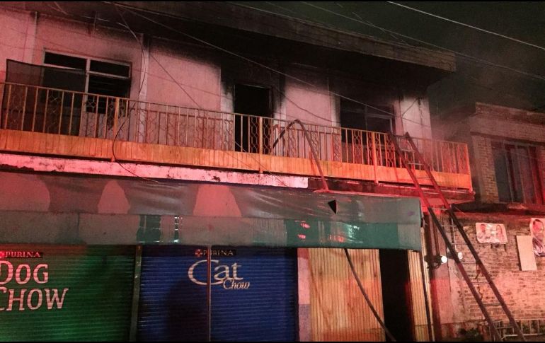 Resultaron quemados tres cuartos, la sala comedor y un patio. ESPECIAL / Bomberos Guadalajara
