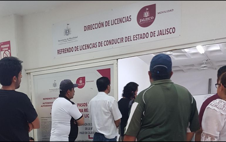 Usuarios solicitan la licencia para conducir en el módulo plaza las Torres de la Secretaría de Movilidad, el cual está abajo una auditoría para detectar casos de corrupción. EL INFORMADOR/E. Barrera