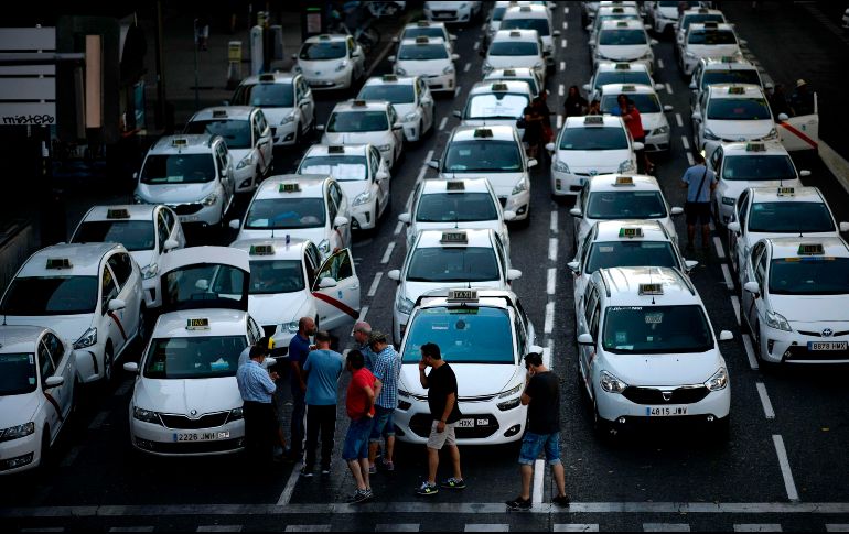Aspecto de una calle de Madrid tomada por miles de taxistas. AFP/G. Bouys