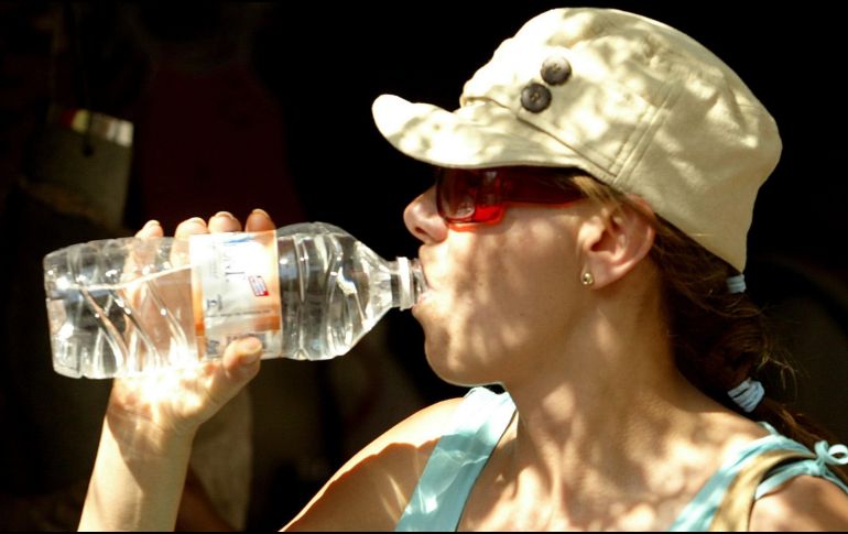 Recomiendan a la población tomar medidas preventivas como hidratarse y no exponerse al sol durante tiempos prolongados. EL INFORMADOR/ARCHIVO