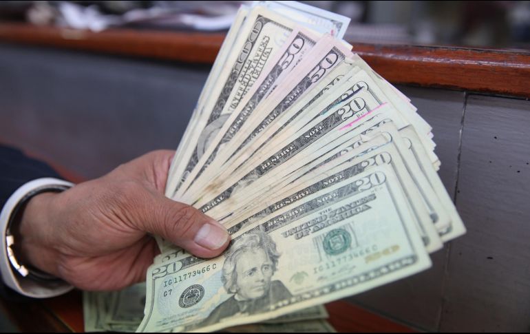 El Banco BASE prevé que el tipo de cambio oscile entre 18.60 y 18.80 pesos por dólar en cotizaciones interbancarias a la venta. EL INFORMADOR / ARCHIVO