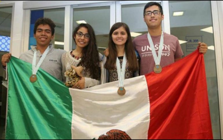 Los medallistas son Alejandro Valderrama, de Michoacán; Neyci Gutiérrez, de Ciudad de México; y Alexa García y Alejandro Munguía Aldapa, de Sonora. TWITTER / @ ImjuveMX
