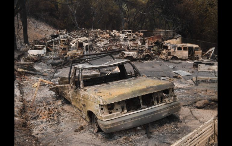 California sigue luchando contra incendios