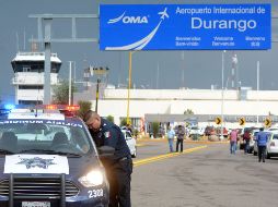 El percance ocurrió la tarde de este martes cerca de las 16:00 horas tras despegar del Aeropuerto Gudalupe Victoria en Durango. AFP / L. Murillo