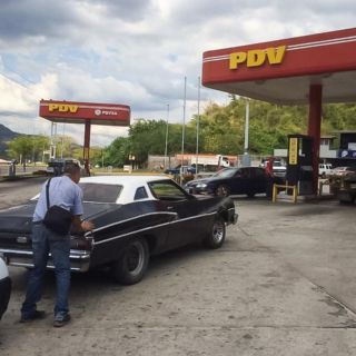 Maduro anuncia censo automotor para acabar con contrabando de gasolina