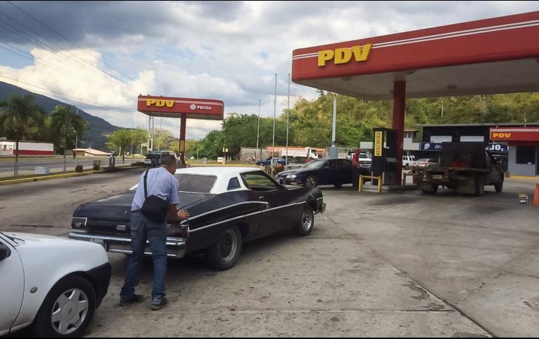 En Venezuela se vende la gasolina más barata del mundo. EFE / ARCHIVO