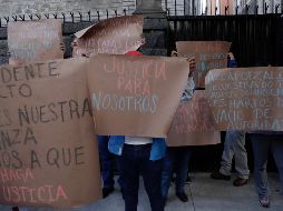 Uno de los 80 vecinos afectados logró entregarle su escrito a López Obrador. SUN/I. Stephens