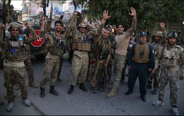 El grupo insurgente se encontraba debilitado después de días de combates con los talibanes, lo que favoreció su rendición. EFE/G. Habibi
