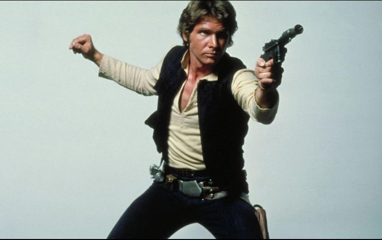 Además de esta prenda, los fanáticos podrán pujar por otros objetos de la popular saga, así como de otras cintas icónicas. ESPECIAL