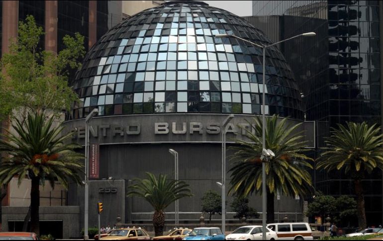 En el mercado accionario local se opera un volumen de 2.9 millones de títulos, por un importe económico de 95.6 millones de pesos. NTX / ARCHIVO