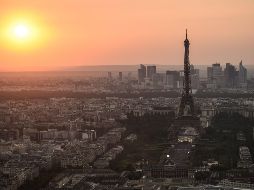 La Torre Eiffel, que acogió a más de 6 millones de visitantes el año pasado, es uno de los lugares más visitados de París. AP/ L. Barioulet