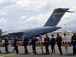 Los restos de los soldados llegaron este miércoles a suelo estadounidense en una ceremonia con honores oficiada por el vicepresidente, Mike Pence. AFP/R. Zilberman
