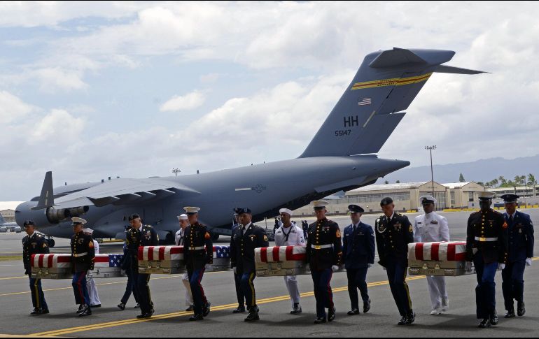 Los restos de los soldados llegaron este miércoles a suelo estadounidense en una ceremonia con honores oficiada por el vicepresidente, Mike Pence. AFP/R. Zilberman