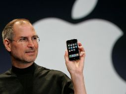 Para sobrevivir, Apple trajo de vuelta a su alguna vez exiliado cofundador, Steve Jobs, como director general interino. AP/ ARCHIVO