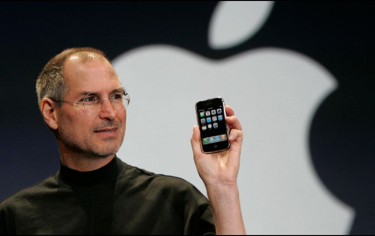 Para sobrevivir, Apple trajo de vuelta a su alguna vez exiliado cofundador, Steve Jobs, como director general interino. AP/ ARCHIVO