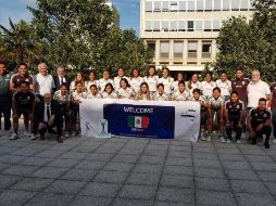 Las protagonistas y el cuerpo técnico lucieron felices por lograr el bicampeonato en esta competencia. TWITTER / @FIFAWWC