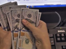 El billete verde se adquirió en un precio mínimo de 17.50 pesos. AP / ARCHIVO