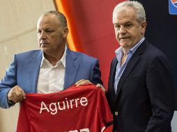 El estratega mexicano (derecha) asume como nuevo técnico de la Selección de Egipto pese a estar involucrado en una investigación por arreglo de partidos en España. AFP/K. Desouki