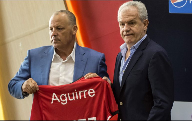 El estratega mexicano (derecha) asume como nuevo técnico de la Selección de Egipto pese a estar involucrado en una investigación por arreglo de partidos en España. AFP/K. Desouki