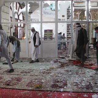 Ataque en una mezquita afgana deja 34 muertos y 94 heridos