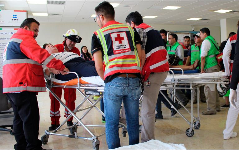 De las 17 personas que se encontraban hospitalizadas hasta la tarde de ayer jueves, seis fueron dadas de alta. AP / Cruz Roja Durango