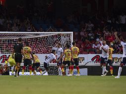 El chileno Joe Abrigo logró anotar para los escualos al minuto 90. MEXSPORT / J. Martínez