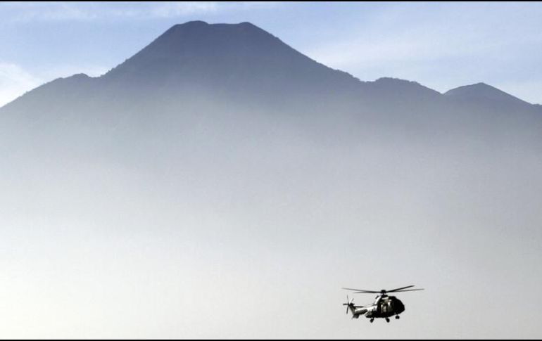 Las autoridades tuvieron que enviar un helicóptero a sofocar las llamas antes de que los socorristas pudieran llegar al sitio. AP / ARCHIVO