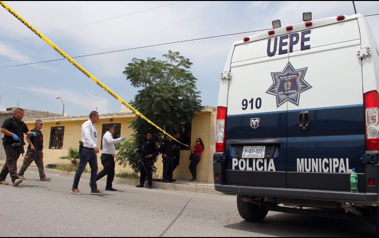 Ante esta situación y bajo el temor de que los asesinatos continúen, el estado de Chihuahua ha enviado a más de un centenar de oficiales fuertemente armados a patrullar las calles de la ciudad. AFP / H. Martínez