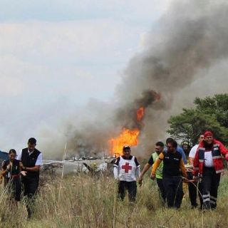"No pensamos que la fuéramos a librar": pasajera de avión accidentado