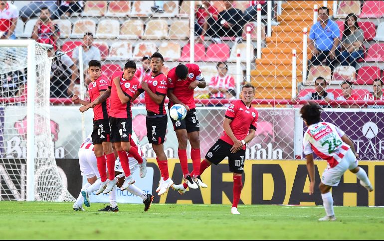 Los Lobos se quedaron cortos ante el Necaxa. MEXSPORT / I. Ortiz