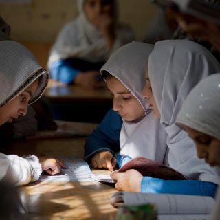 Detienen a 25 radicales por quemar 14 escuelas en Pakistán