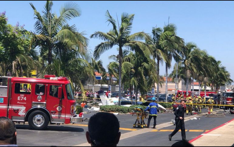 Indican que bomberos y ambulancias han acudido al lugar de los hechos para atender el accidente. AP / E. Ponsdomenech
