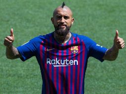 Arturo Vidal pisó el Nou Camp con el uniforme azulgrana por primera vez. EFE / E. Fontcuberta