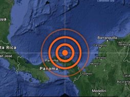 Varios edificios de la antigua área bancaria de la capital fueron desalojados preventivamente, y decenas de personas se encontraban al mediodía en la parte baja de esas edificaciones. TWITTER/ @ChileAlertaApp