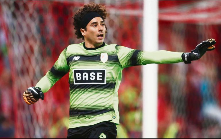 El futuro de Guillermo Ochoa aún no está definido, por un lado lo ponen con el Napoli, pero en el Standard de Bélgica aseguran que no hay acuerdo con el club italiano. AP