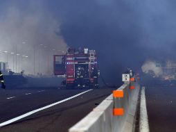 El accidente se produjo a primera hora de la tarde del lunes en una carretera a la altura del barrio de Borgo Panigale, cuando un camión cisterna chocó contra otro y explotó. AFP / G. Schicchi