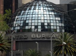 En el mercado accionario local se opera con un volumen de siete mil 070 millones de títulos, por un importe económico de 200.5 millones de pesos. NTX / ARCHIVO