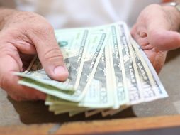 El Banco BASE prevé el tipo de cambio oscile entre 18.35 y 18.50 pesos por dólar en cotizaciones interbancarias a la venta. EL INFORMADOR / ARCHIVO