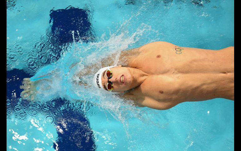 Jakub Skierka, de Polonia, compite en una prueba clasificatoria de los 200 metros de espalda en el marco de los Campeonatos Europeos de Glasgow, Escocia. AFP/F. Xavier