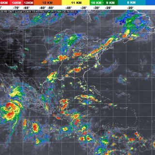 Huracán "John" se desplaza hacia el sur de Cabo San Lucas