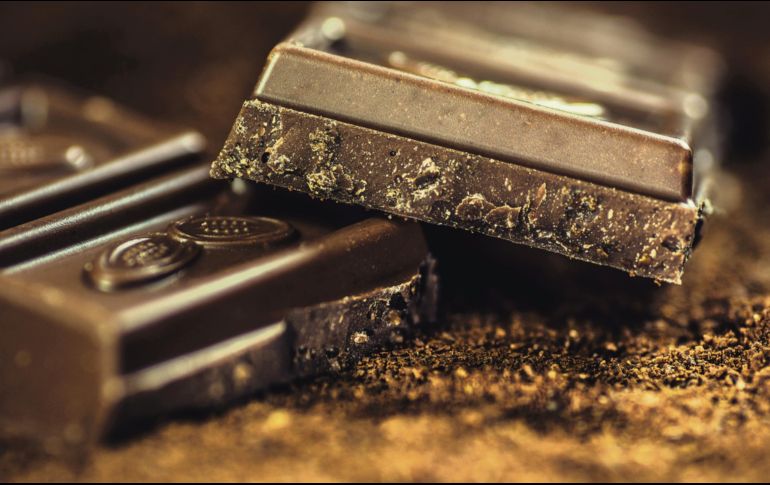 Los avonoides que se encuentran en el chocolate tienen un efecto positivo en la salud del corazón. ESPECIAL/PIXABAY