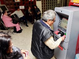 El nuevo gobierno también pretende impulsar programas sociales que den capacidad de compra a millones de adultos mayores. EL INFORMADOR/Archivo